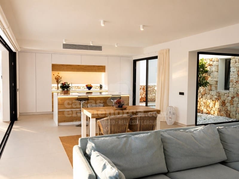 3 bedroom Villa for sale in Punta Grossa with pool - € 1,300,000 (Ref: 9962322)