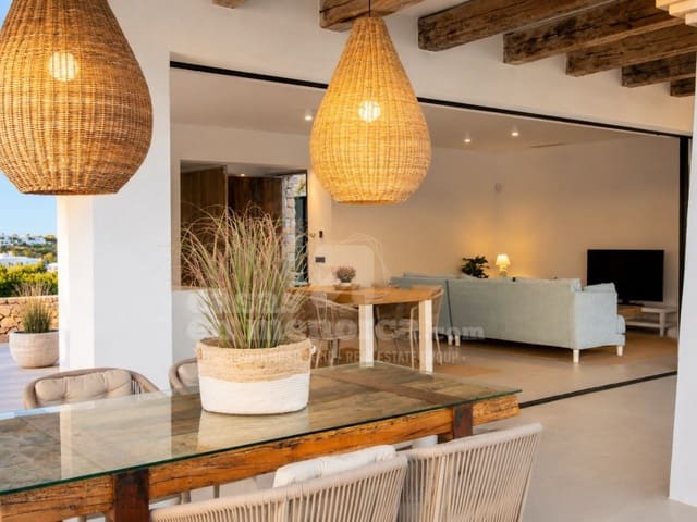 3 slaapkamer Villa te koop in Punta Grossa, Es Mercadal met zwembad - € 1.300.000 (Ref: 9962322)