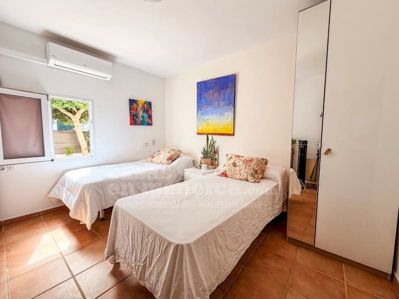 3 bedroom Villa for sale in Cala Blanca - € 550,000 (Ref: 9972990)