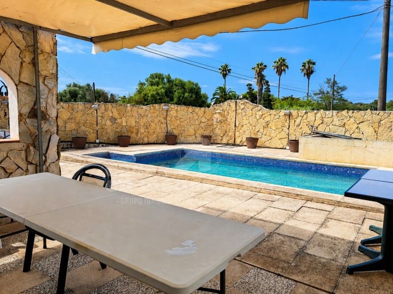 3 soveværelse Finca/Landehus til salg i Ciutadella de Menorca med swimmingpool garage - € 635.000 (Ref: 9974995)