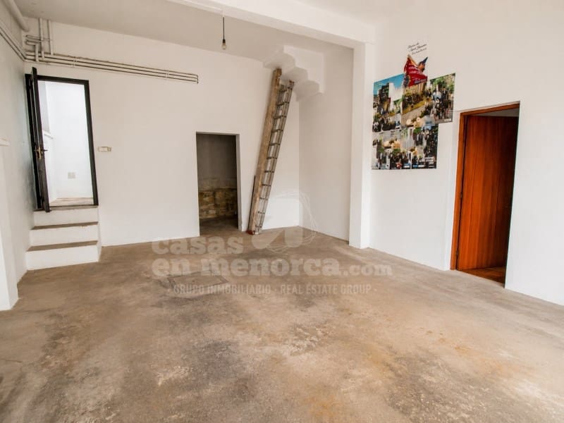 4 makuuhuone Omakotitalo myytävänä paikassa Es Castell mukana 
autotalli - 495 000 € (Ref: 9974996)