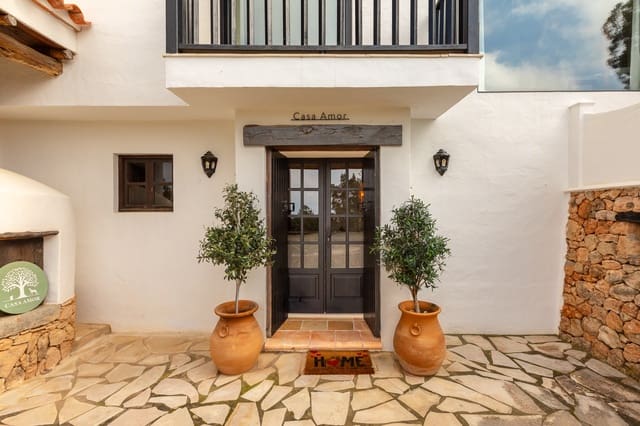 5 bedroom Villa for sale in Cala Salada, Sant Antoni de Portmany with pool garage - € 3,495,000 (Ref: 9815184)