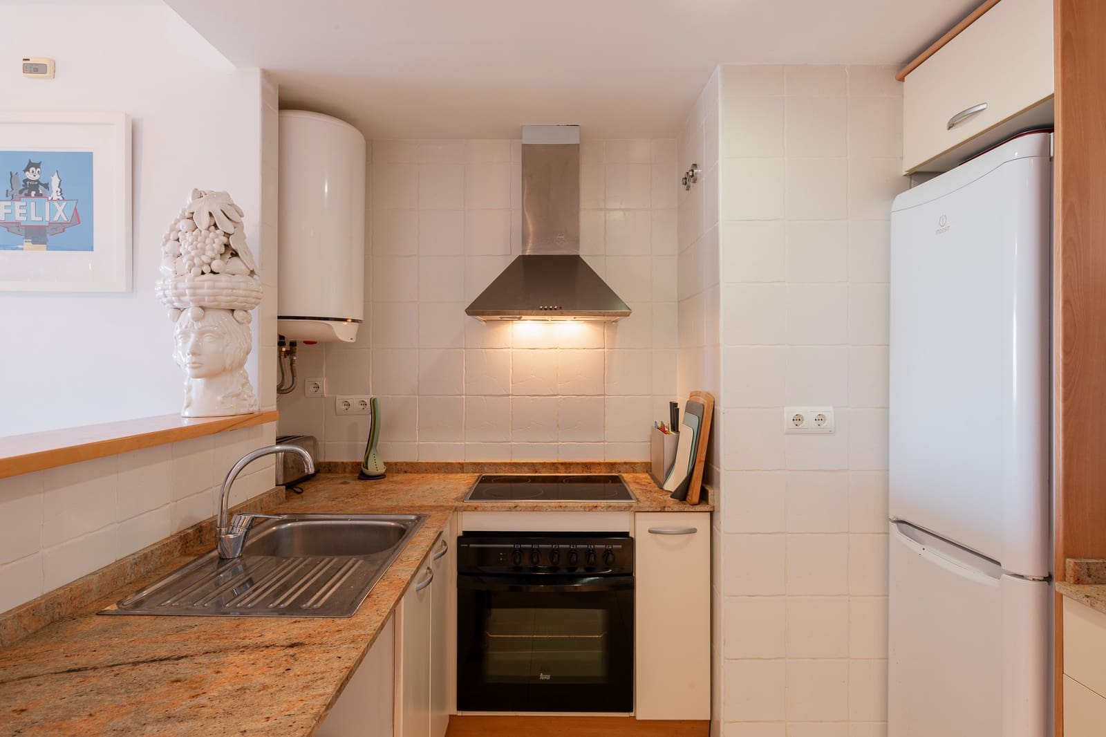 3 slaapkamer Strandappartement te koop in Cala Tarida met zwembad garage - € 630.000 (Ref: 9916348)