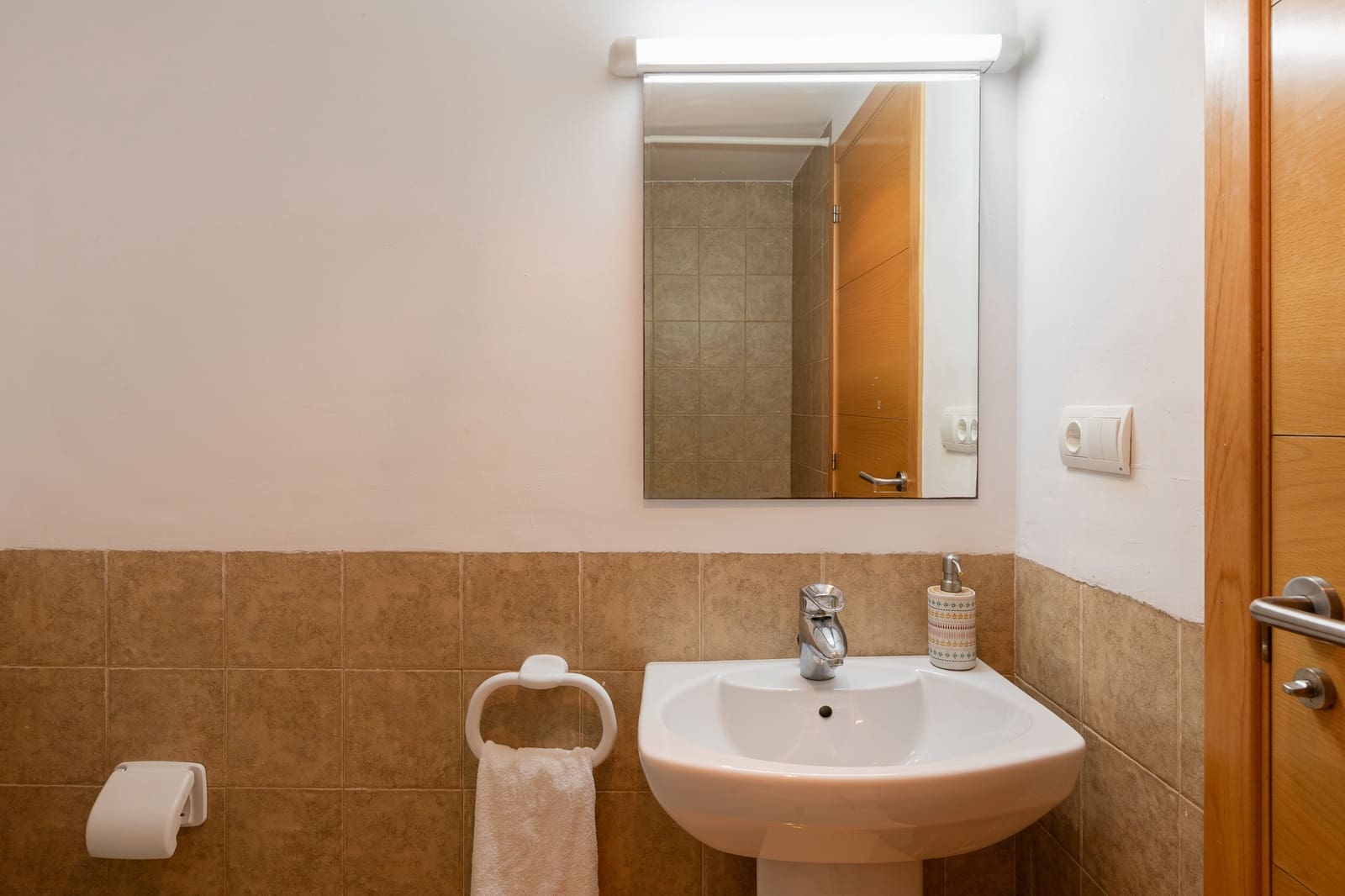 3 slaapkamer Strandappartement te koop in Cala Tarida met zwembad garage - € 630.000 (Ref: 9916348)
