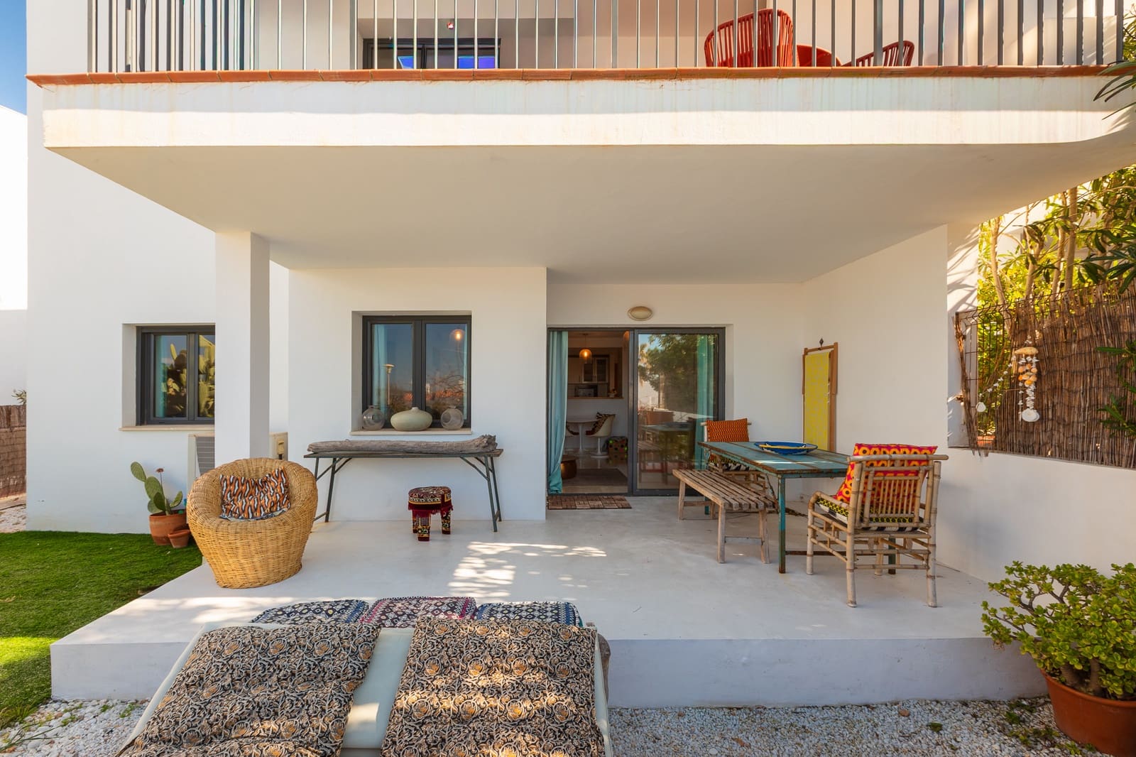 3 slaapkamer Strandappartement te koop in Cala Tarida met zwembad garage - € 630.000 (Ref: 9916348)