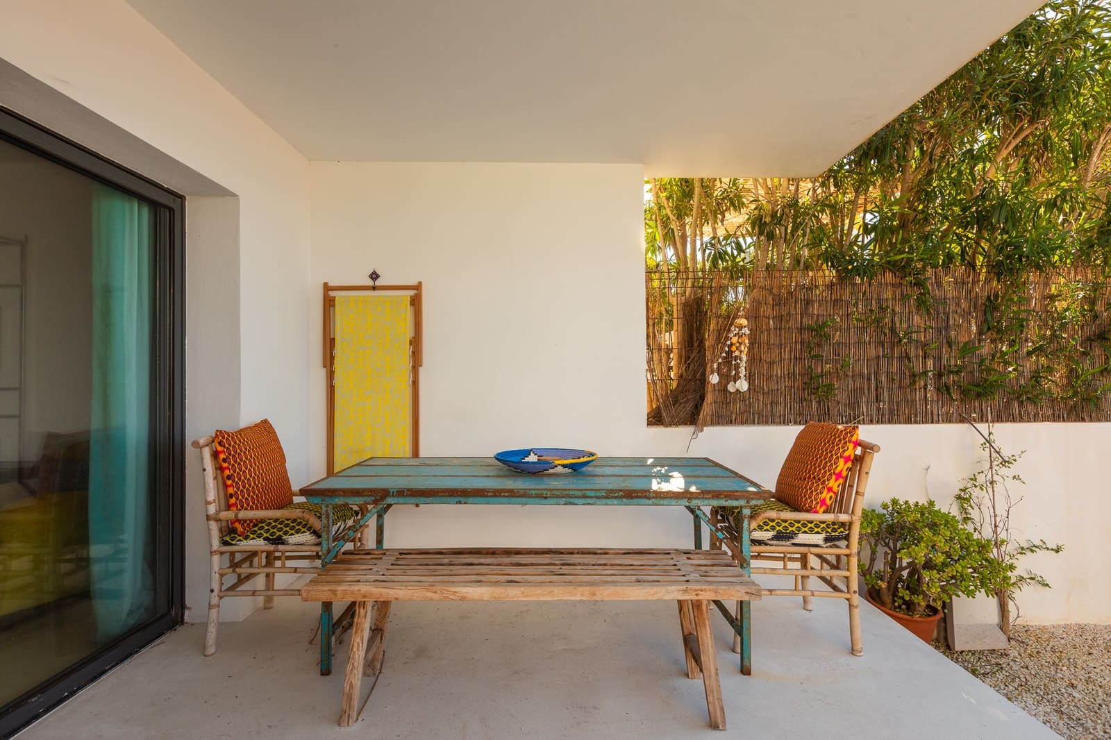 3 slaapkamer Strandappartement te koop in Cala Tarida met zwembad garage - € 630.000 (Ref: 9916348)