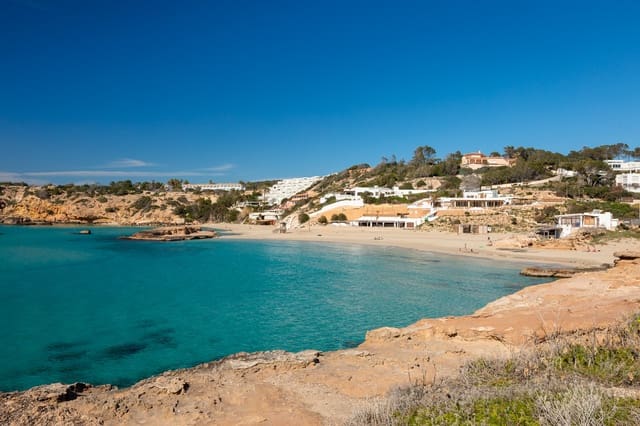 3 slaapkamer Strandappartement te koop in Cala Tarida, San Jose / Sant Josep de Sa Talaia met zwembad garage - € 630.000 (Ref: 9916348)