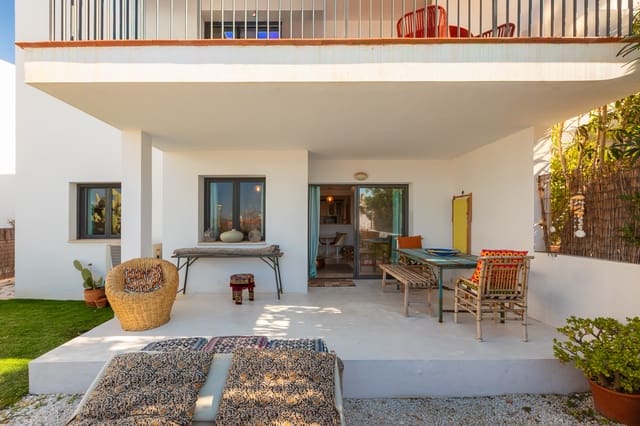3 slaapkamer Strandappartement te koop in Cala Tarida, San Jose / Sant Josep de Sa Talaia met zwembad garage - € 630.000 (Ref: 9916348)