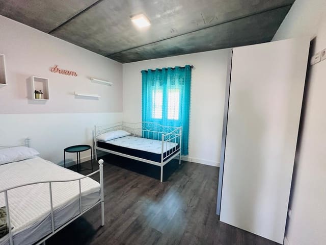 2 slaapkamer Flat te huur in San Bartolomé de Tirajana - € 900 (Ref: 10013357)
