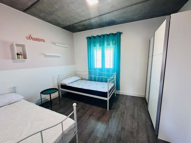 2 slaapkamer Flat te huur in San Bartolomé de Tirajana - € 900 (Ref: 10013357)