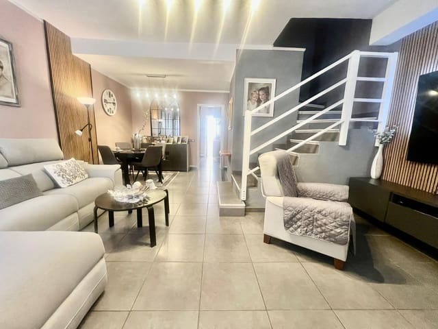 4 chambre Villa/Maison Mitoyenne à vendre à San Bartolomé de Tirajana avec garage - 469 000 € (Ref: 10038939)