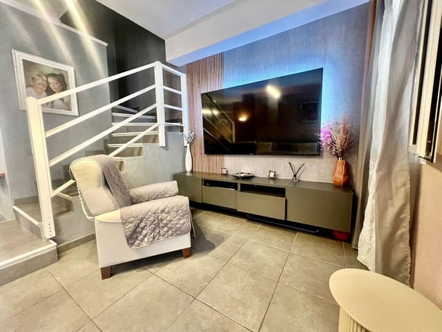4 chambre Villa/Maison Mitoyenne à vendre à San Bartolomé de Tirajana avec garage - 469 000 € (Ref: 10038939)