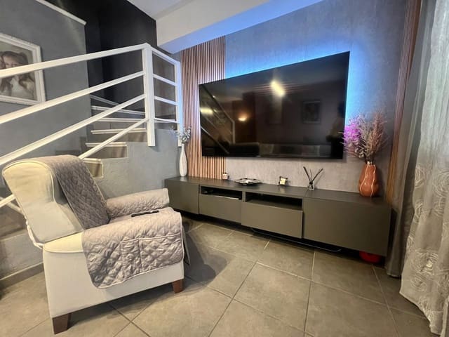 4 chambre Villa/Maison Mitoyenne à vendre à San Bartolomé de Tirajana avec garage - 469 000 € (Ref: 10038939)