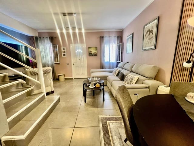 4 chambre Villa/Maison Mitoyenne à vendre à San Bartolomé de Tirajana avec garage - 469 000 € (Ref: 10038939)