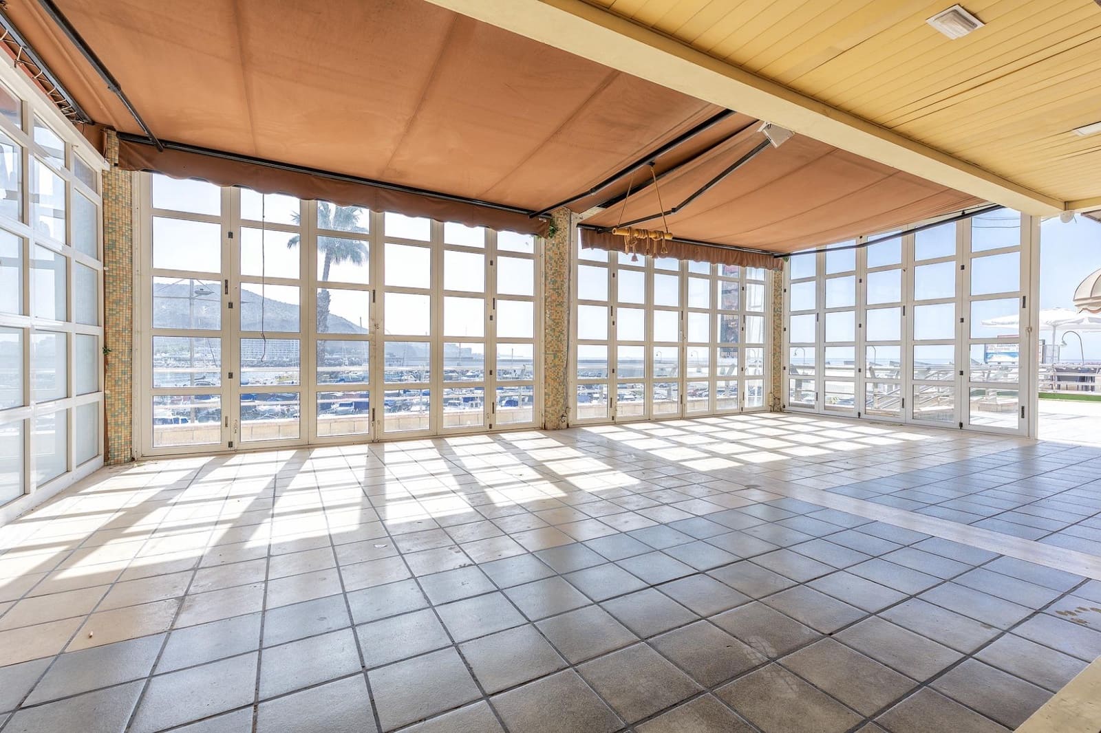 Commercial for sale in Puerto Rico - € 999,000 (Ref: 10100459)