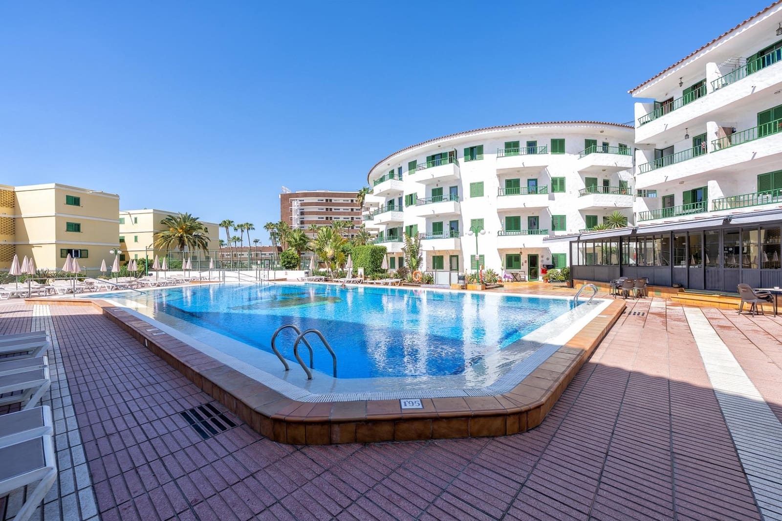 1 slaapkamer Appartement te koop in Playa del Ingles met zwembad - € 159.000 (Ref: 10155296)