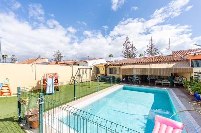 4 sypialnia Dom blizniak na sprzedaż w Playa del Inglés, San Bartolomé de Tirajana z basenem - 1 490 000 € (Ref: 10155297)