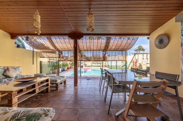 4 sypialnia Dom blizniak na sprzedaż w Playa del Inglés, San Bartolomé de Tirajana z basenem - 1 490 000 € (Ref: 10155297)