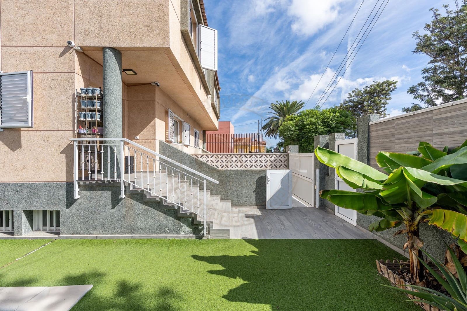 4 quarto Moradia Geminada para venda em Las Palmas de Gran Canaria com piscina garagem - 475 000 € (Ref: 10171611)