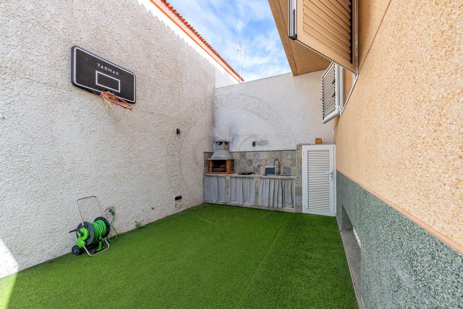 4 quarto Moradia Geminada para venda em Las Palmas de Gran Canaria com piscina garagem - 475 000 € (Ref: 10171611)