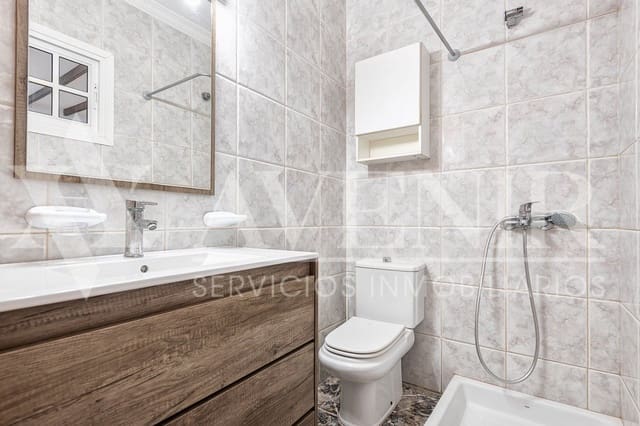 4 quarto Moradia em Banda para venda em Pozo Izquierdo, Santa Lucía de Tirajana com garagem - 387 000 € (Ref: 10184927)