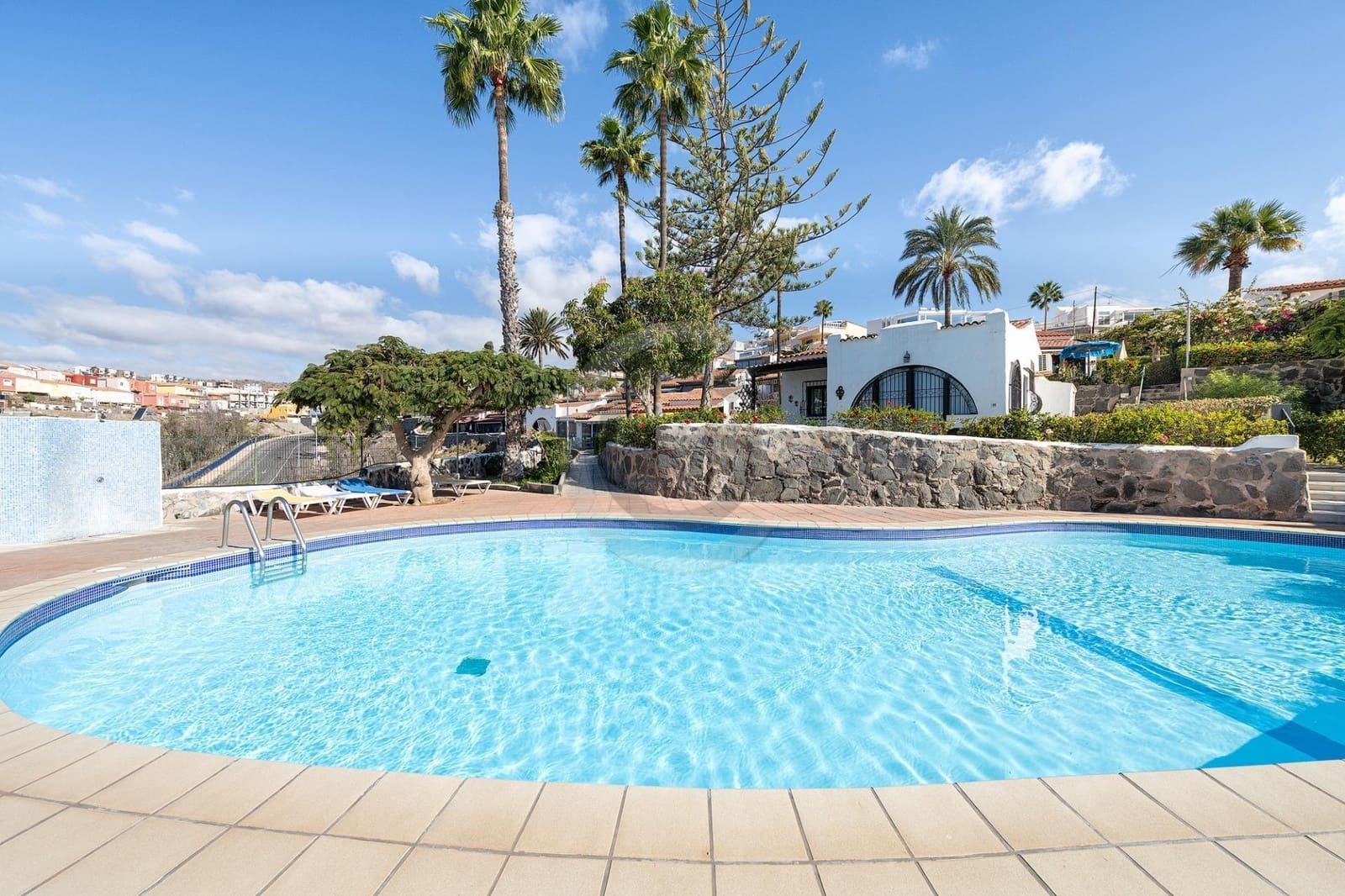 1 slaapkamer Bungalow te huur in Mogan met zwembad - € 1.200 (Ref: 8455835)