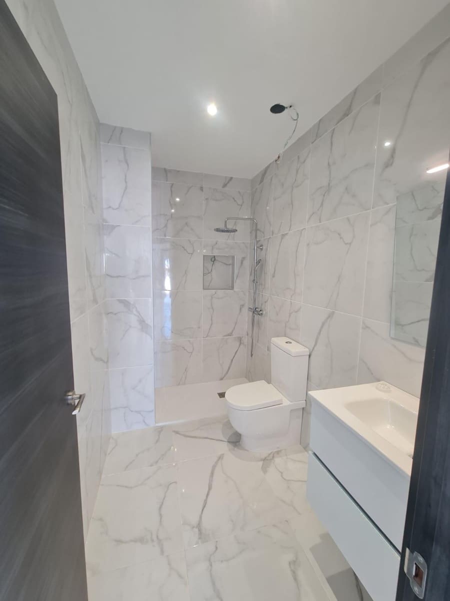 5 bedroom Commercial for sale in Santa Lucia de Tirajana with garage - € 660,000 (Ref: 8666696)