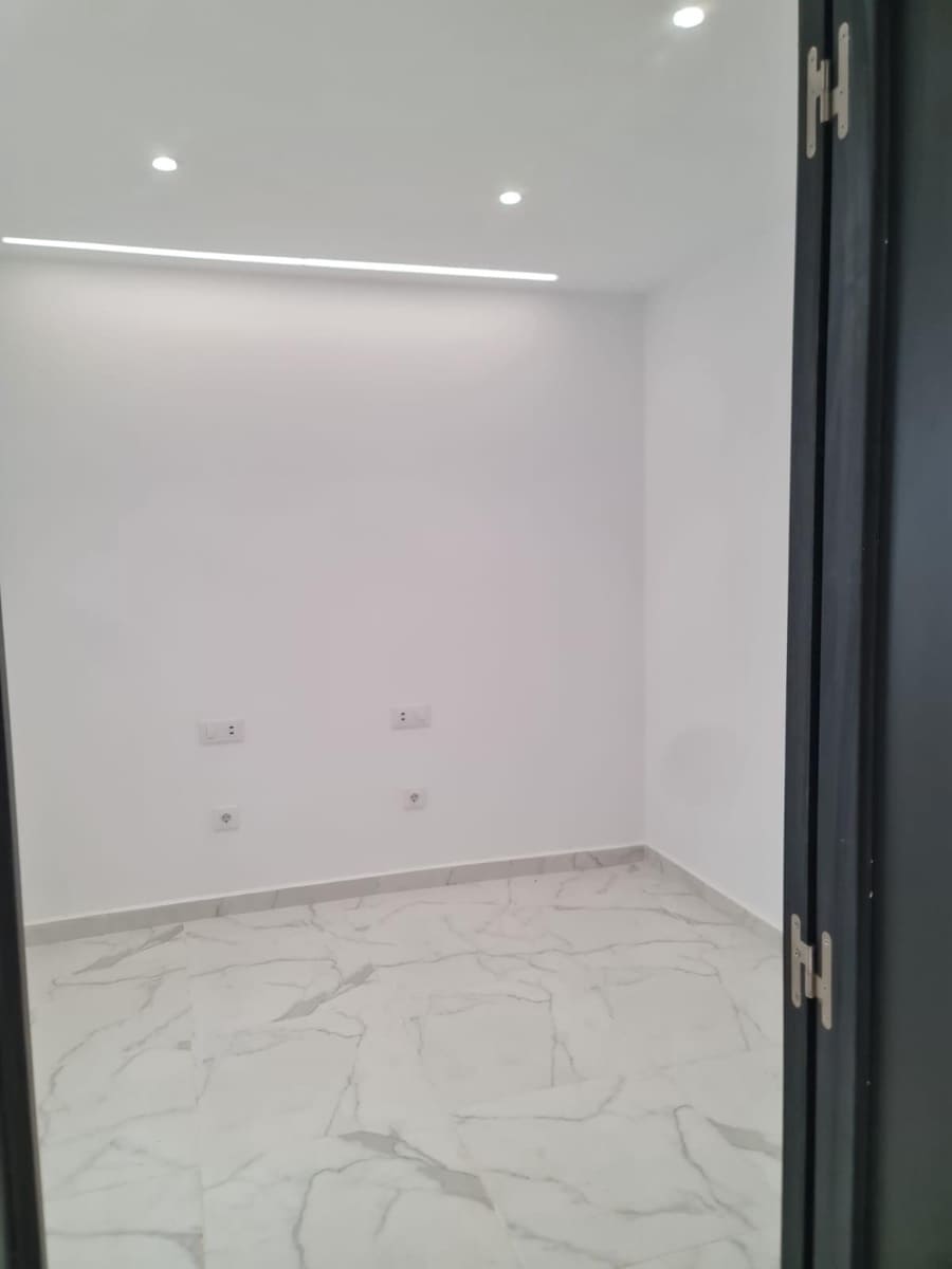 5 bedroom Commercial for sale in Santa Lucia de Tirajana with garage - € 660,000 (Ref: 8666696)