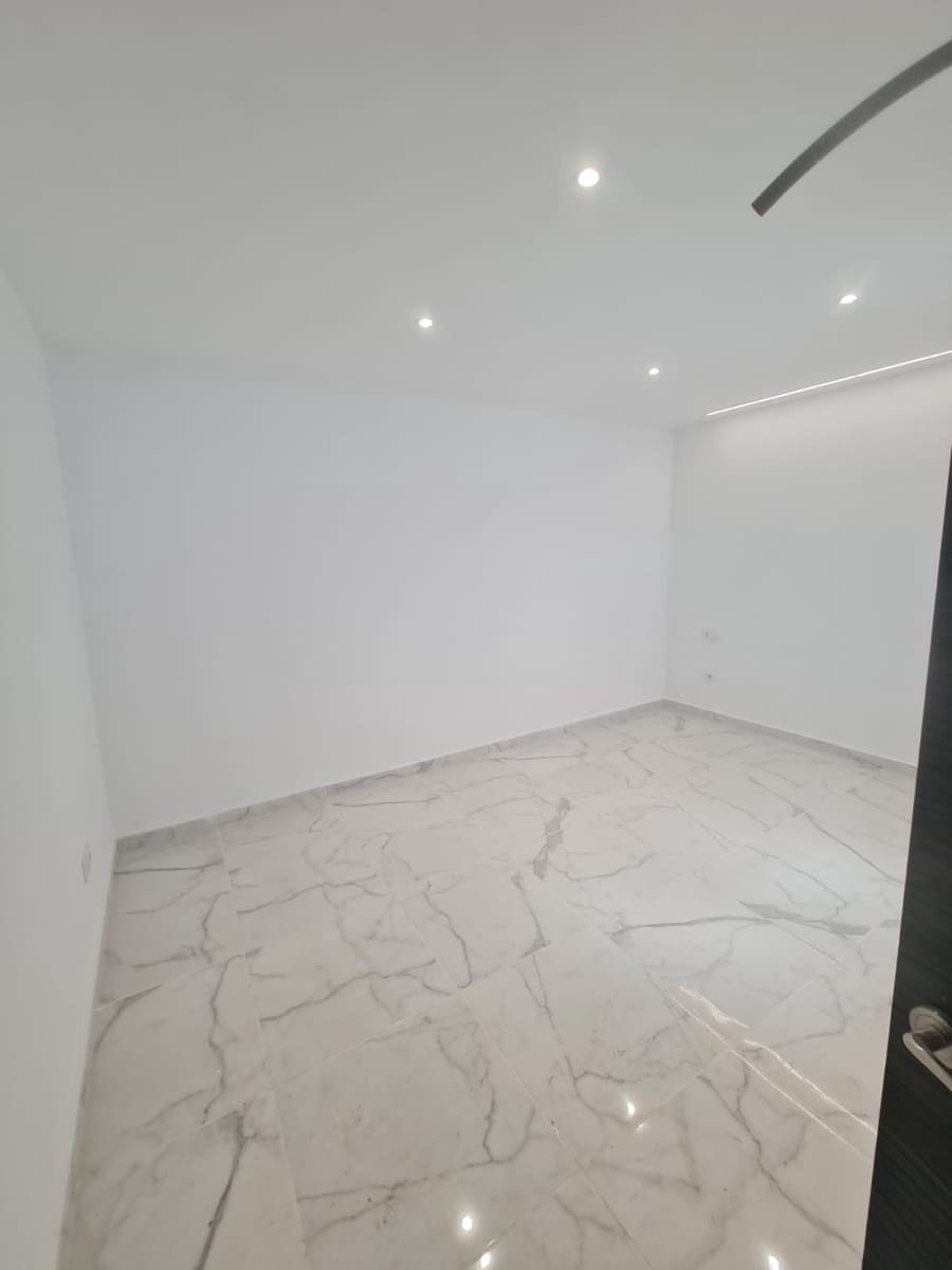 5 bedroom Commercial for sale in Santa Lucia de Tirajana with garage - € 660,000 (Ref: 8666696)