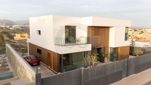 Chalet de 7 habitaciones en San Bartolomé de Tirajana en venta con piscina - 3.490.000 € (Ref: 8689204)