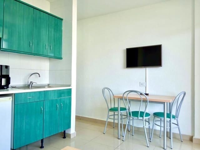 Appartement de 1 chambre à louer à Playa del Inglés, San Bartolomé de Tirajana avec piscine - 900 € (Ref: 8729874)