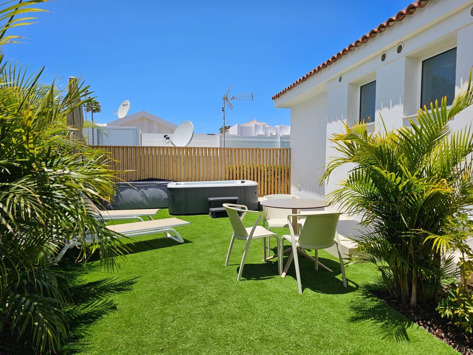 24 soveværelse Hotel til salg i Maspalomas med swimmingpool - € 3.950.000 (Ref: 8758003)