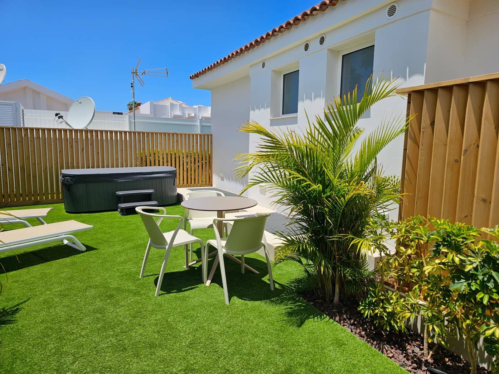 24 soveværelse Hotel til salg i Maspalomas med swimmingpool - € 3.950.000 (Ref: 8758003)