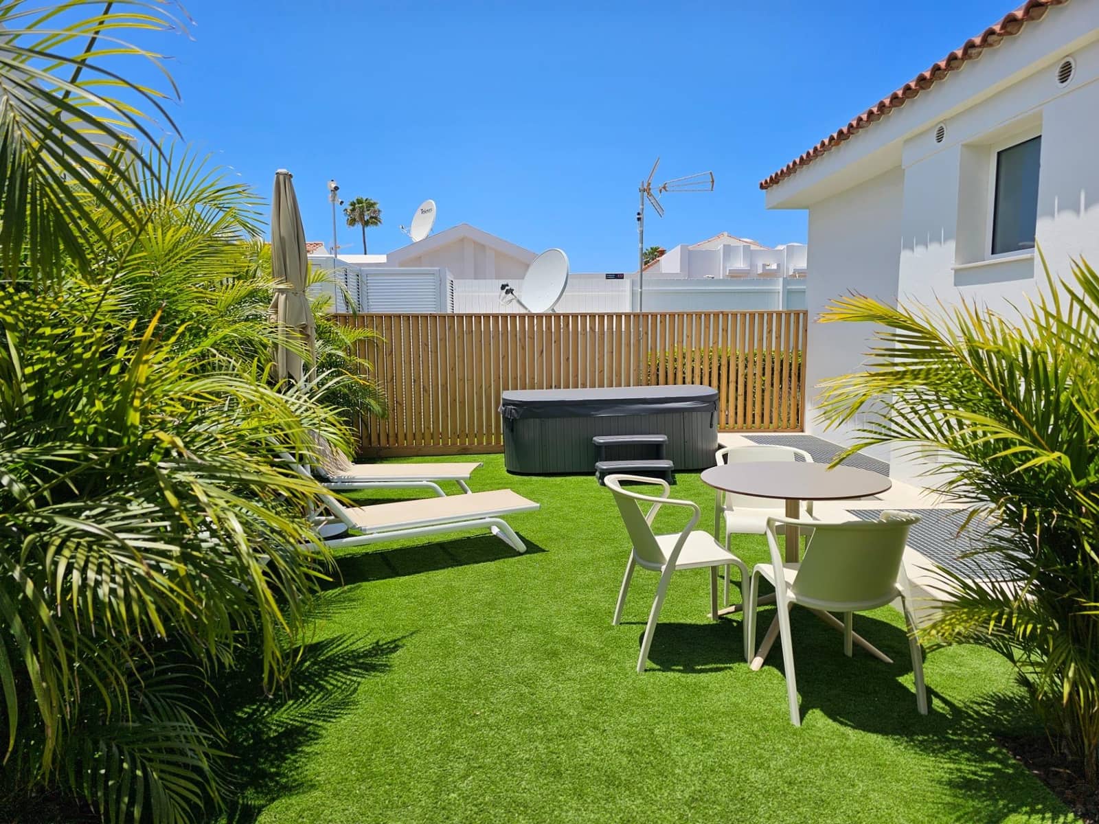 24 soveværelse Hotel til salg i Maspalomas med swimmingpool - € 3.950.000 (Ref: 8758003)