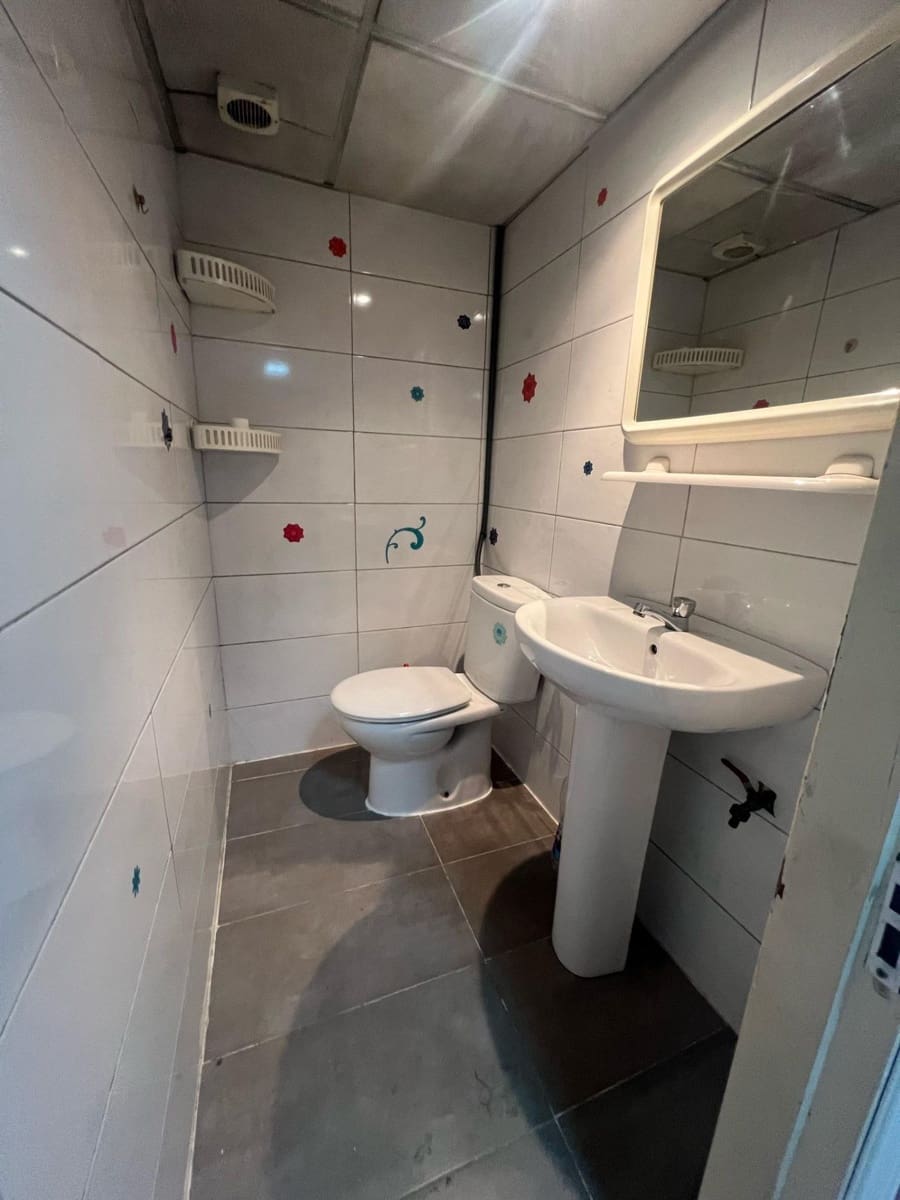 Erhverv til leje i Vecindario - € 1.900 (Ref: 8865160)