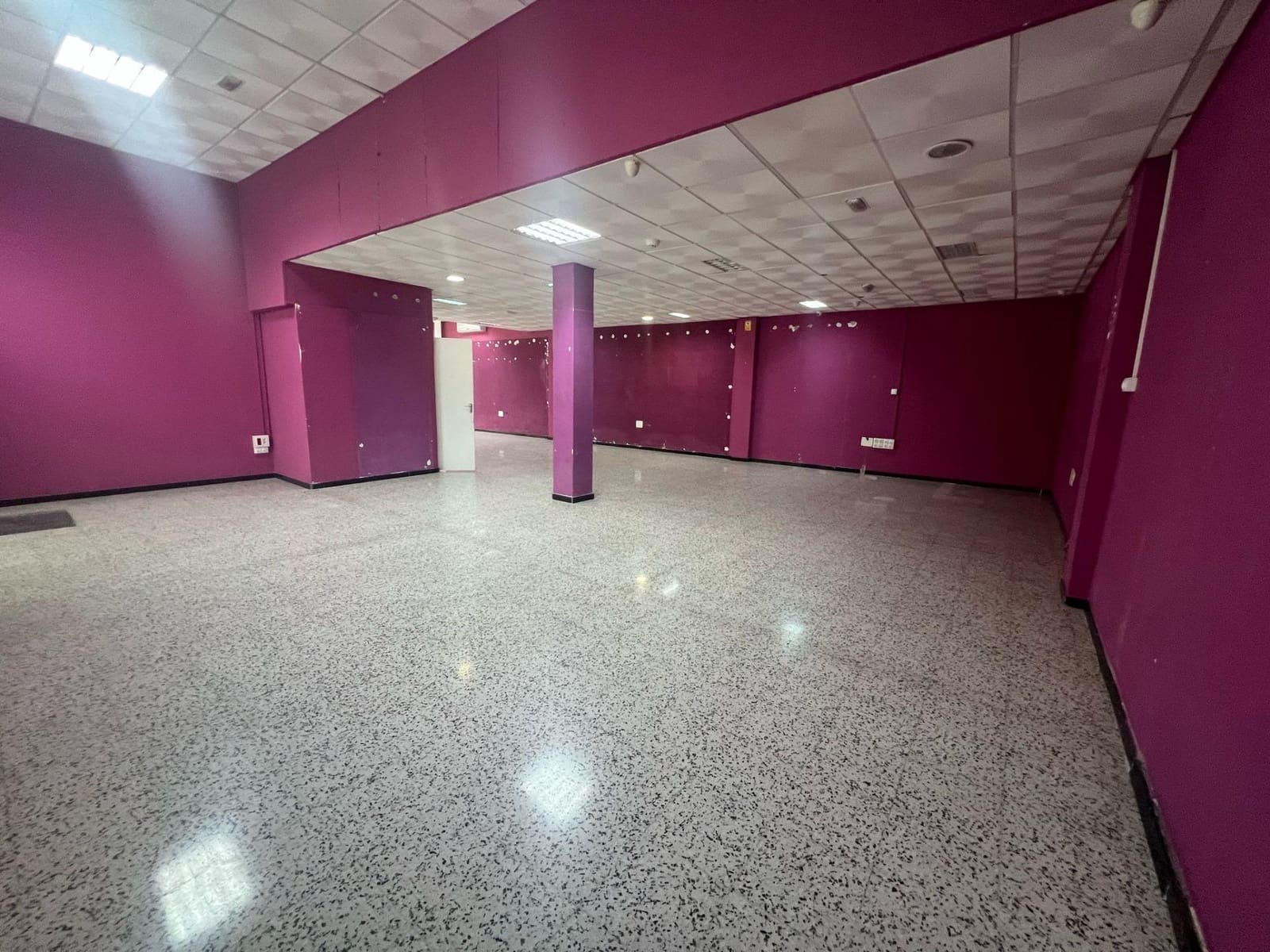 Erhverv til leje i Vecindario - € 1.900 (Ref: 8865160)