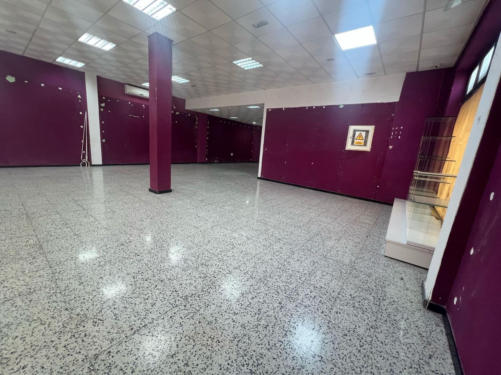 Erhverv til leje i Vecindario - € 1.900 (Ref: 8865160)