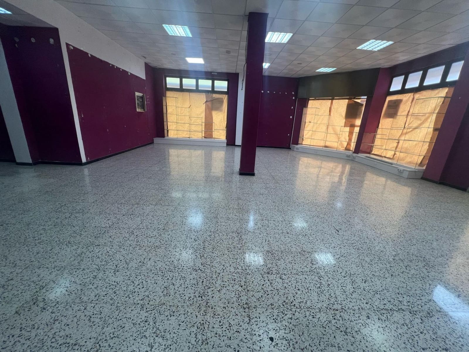 Erhverv til leje i Vecindario - € 1.900 (Ref: 8865160)