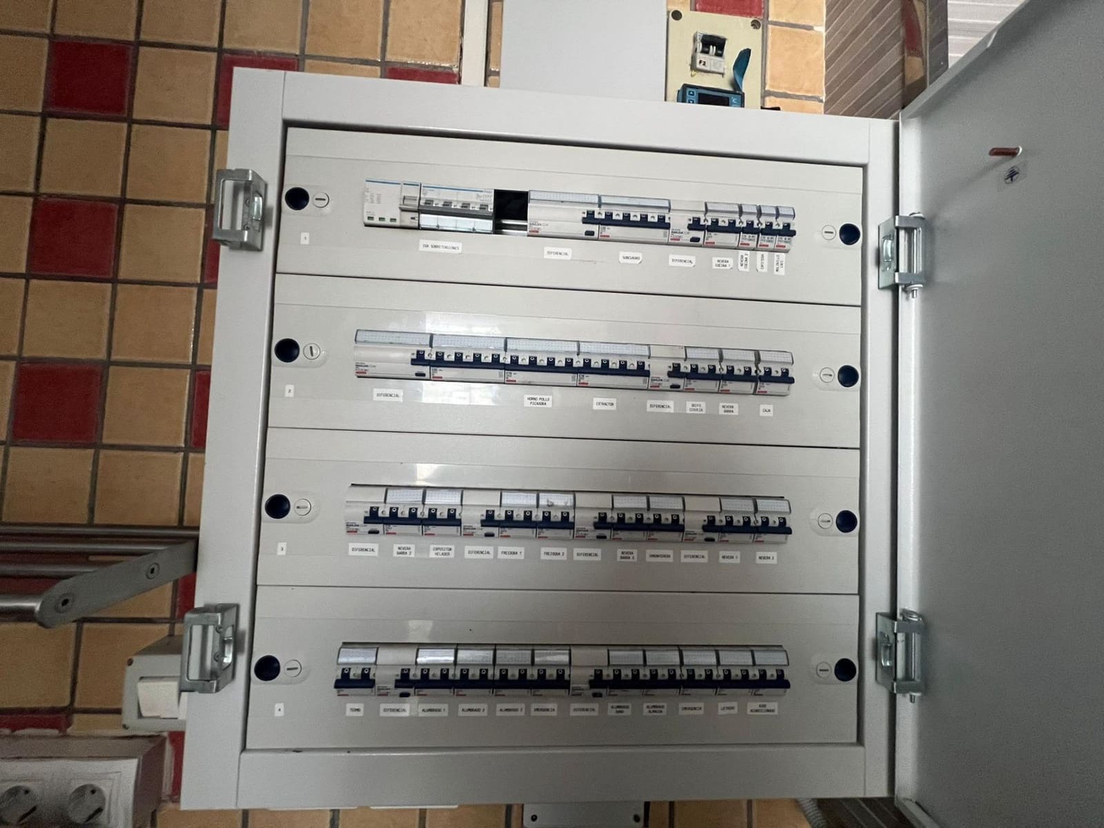 Yritys vuokrattavana paikassa San Bartolome de Tirajana - 1 500 € (Ref: 9031362)