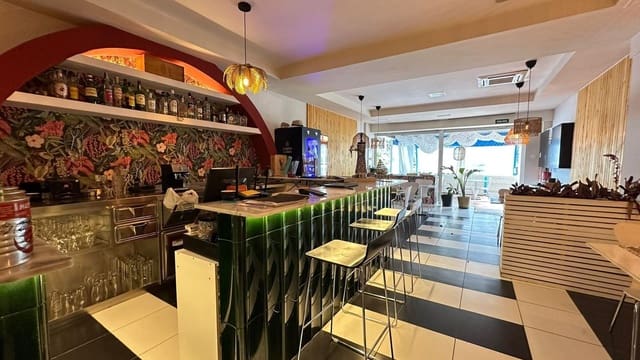 Commerciale da affittare in San Agustín, San Bartolomé de Tirajana - 1.100 € (Rif: 9081467)