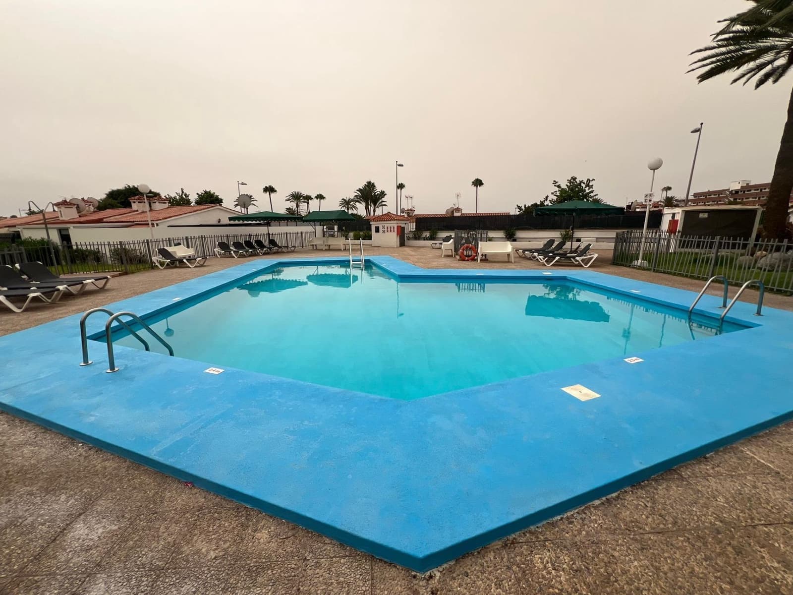 4 slaapkamer Rijtjeshuis te huur in Playa del Ingles met zwembad garage - € 1.800 (Ref: 9177286)