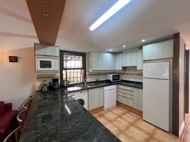 4 slaapkamer Rijtjeshuis te huur in Playa del Inglés, San Bartolomé de Tirajana met zwembad garage - € 1.800 (Ref: 9177286)
