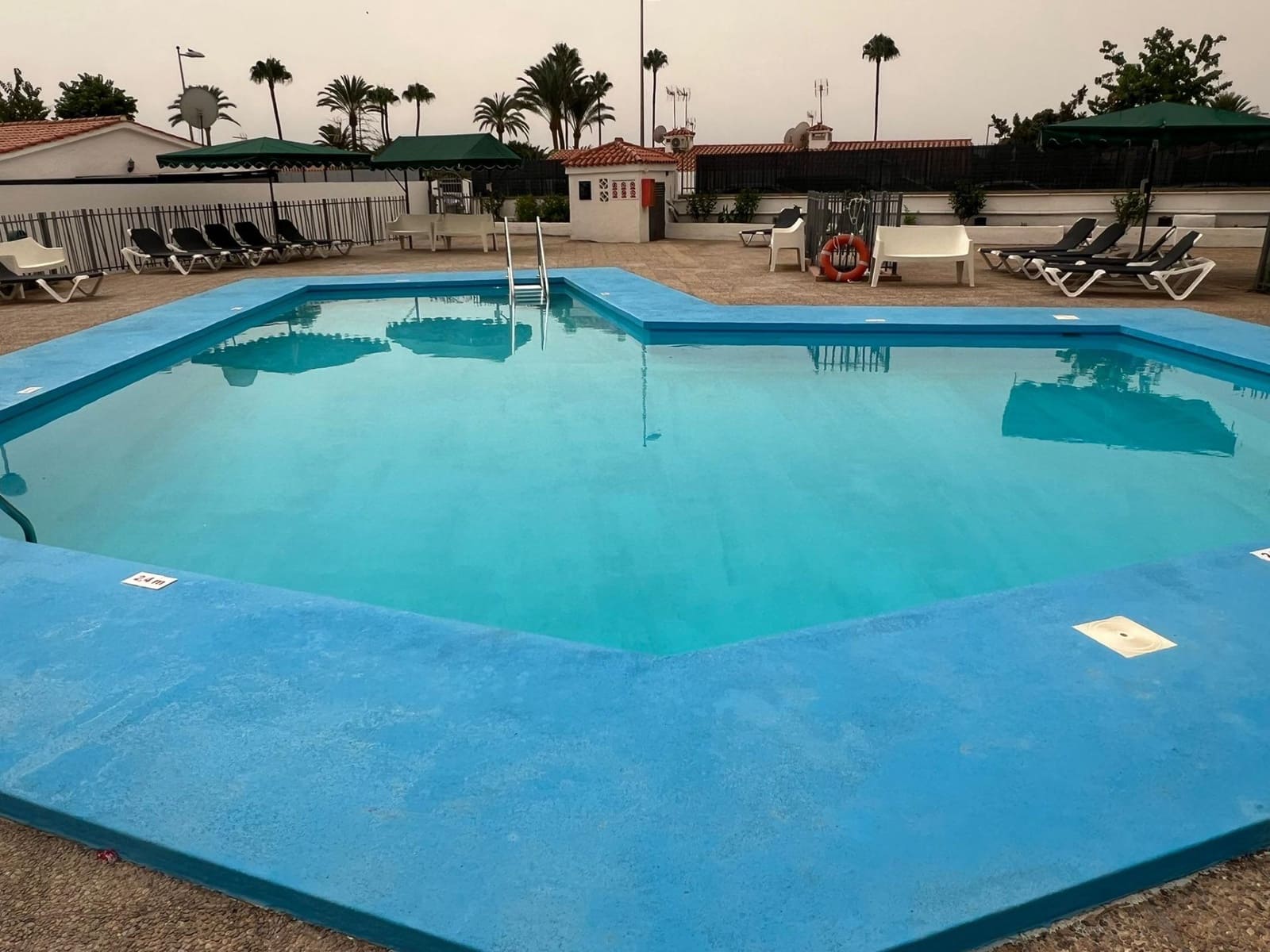 4 slaapkamer Rijtjeshuis te huur in Playa del Ingles met zwembad garage - € 1.800 (Ref: 9177286)
