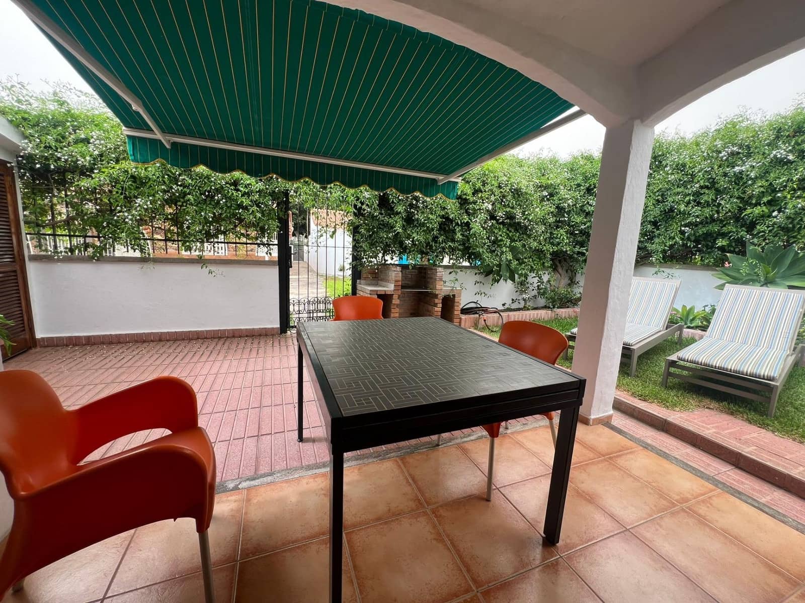 4 slaapkamer Rijtjeshuis te huur in Playa del Ingles met zwembad garage - € 1.800 (Ref: 9177286)