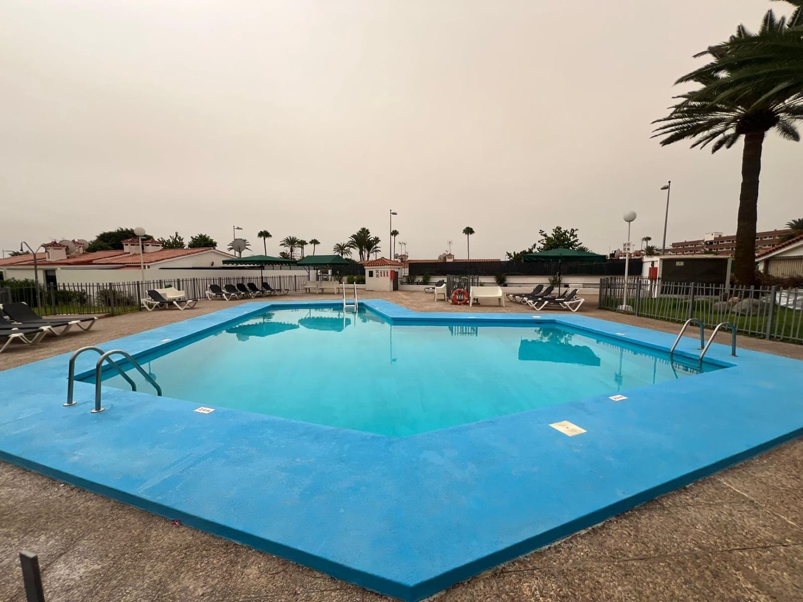 4 slaapkamer Rijtjeshuis te huur in Playa del Ingles met zwembad garage - € 1.800 (Ref: 9177286)