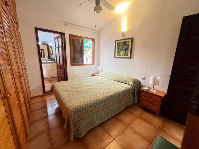 4 slaapkamer Rijtjeshuis te huur in Playa del Inglés, San Bartolomé de Tirajana met zwembad garage - € 1.800 (Ref: 9177286)