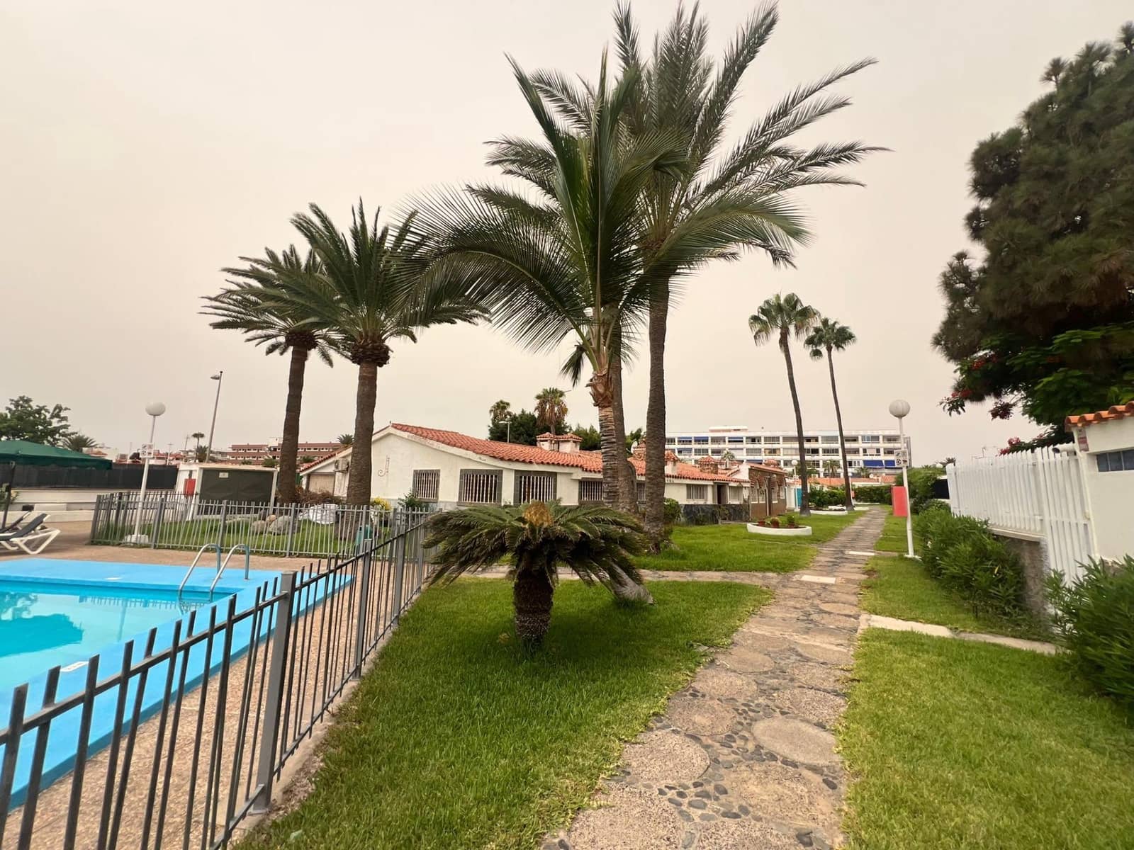 4 slaapkamer Rijtjeshuis te huur in Playa del Ingles met zwembad garage - € 1.800 (Ref: 9177286)