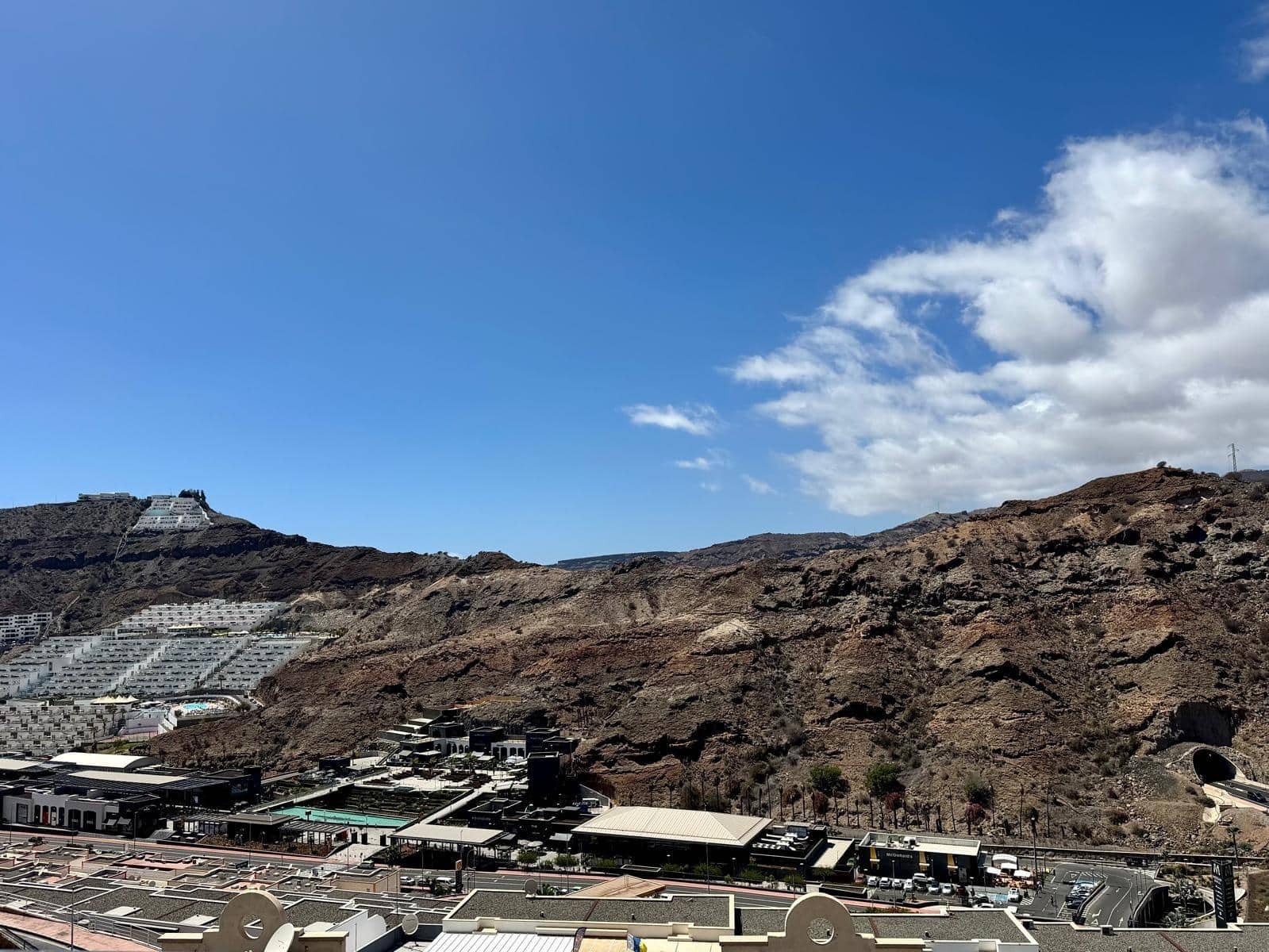 2 soveværelse Bungalow til leje i Puerto Rico med swimmingpool garage - € 1.500 (Ref: 9193749)