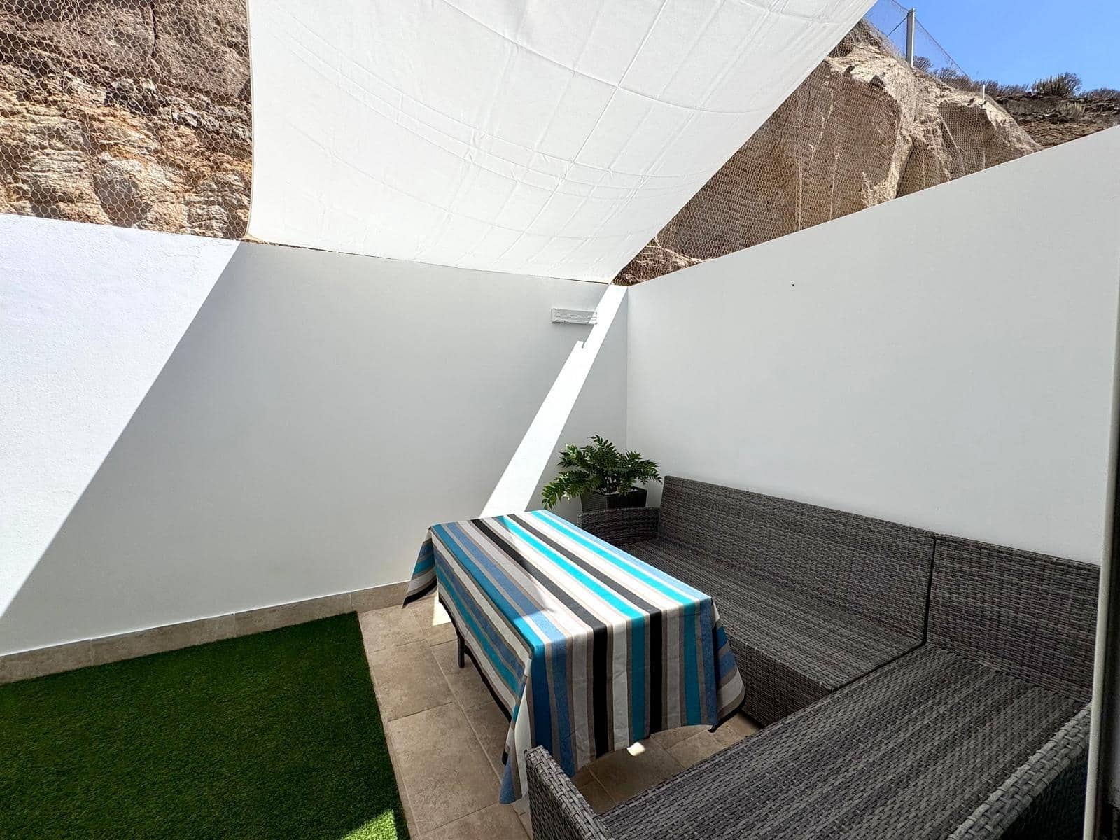 2 soveværelse Bungalow til leje i Puerto Rico med swimmingpool garage - € 1.500 (Ref: 9193749)