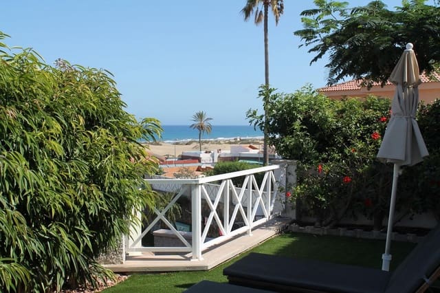 2 bedroom Townhouse for sale in Playa del Inglés, San Bartolomé de Tirajana with pool - € 850,000 (Ref: 9228834)